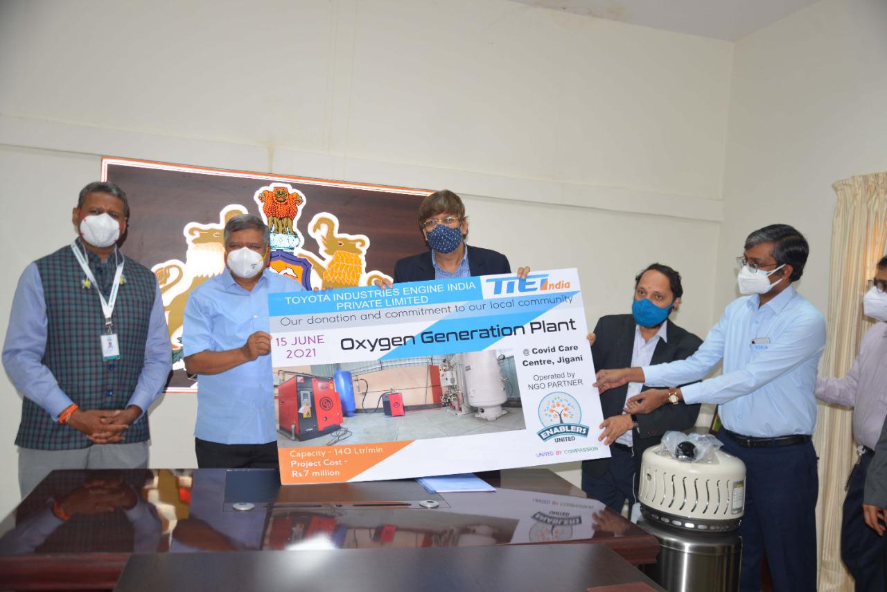 handed over the contributions
