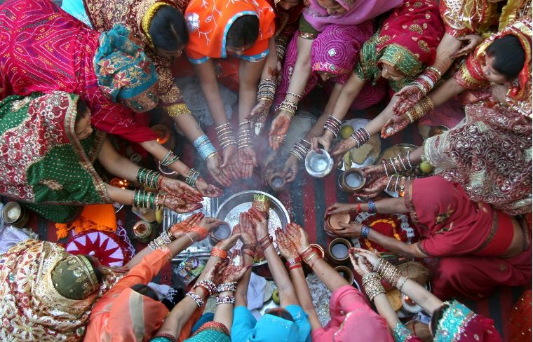 Indian Easter Rituals ಇಡೀ ವಿಶ್ವಕ್ಕಿಂತ ಪ್ರತಿ ವಿಚಾರದಲ್ಲೂ ಭಾರತ ಹೇಗೆ ವಿಭಿನ್ನ..! - Saaksha TV