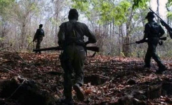 SUV ವಾಹನ ಸ್ಪೋಟಿಸಿದ ಮಾವೋವಾದಿಗಳು – ಓರ್ವ ಸಾವು , 11 ಮಂದಿಗೆ ಗಾಯ