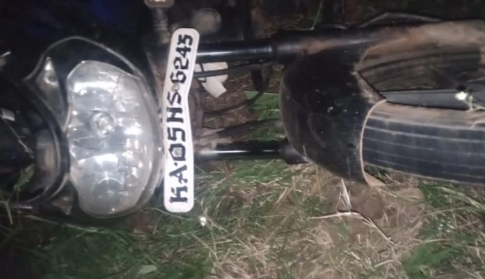 ತುಮಕೂರು : ವಿದ್ಯುತ್ ಕಂಬಕ್ಕೆ ಬೈಕ್ ಡಿಕ್ಕಿ, ಬೈಕ್ ಸವಾರ ಸಾವು
