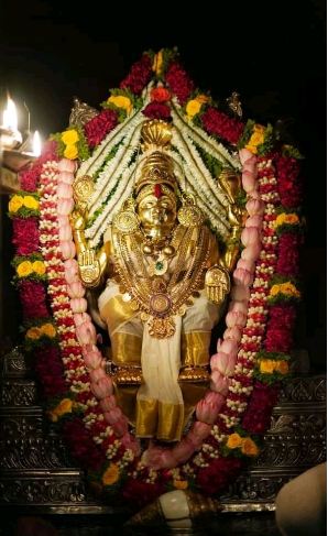 ಇಂದು ಗೋಧುಳಿಯ ಸಮಯದ ಕುಂಭ ಲಗ್ನದಲ್ಲಿ ಈ ಪದಾರ್ಥಗಳನ್ನು ಮುತ್ತೈದೇಯರಿಗೆ ನೀಡಿದರೆ ಮನೆಯಲ್ಲಿ ಸೌಭಾಗ್ಯ ಅಷ್ಟೈಶ್ವರ್ಯ ನಿಮ್ಮದಾಗಲಿದೆ…!!!