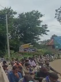 ಬಂಡೀಪುರ ಅರಣ್ಯ ಇಲಾಖೆ ಅಧಿಕಾರಿಗಳ ದೌರ್ಜನ್ಯದ ವಿರುದ್ಧ ಸಿಡಿದೆದ್ದ ನೌಕರರು