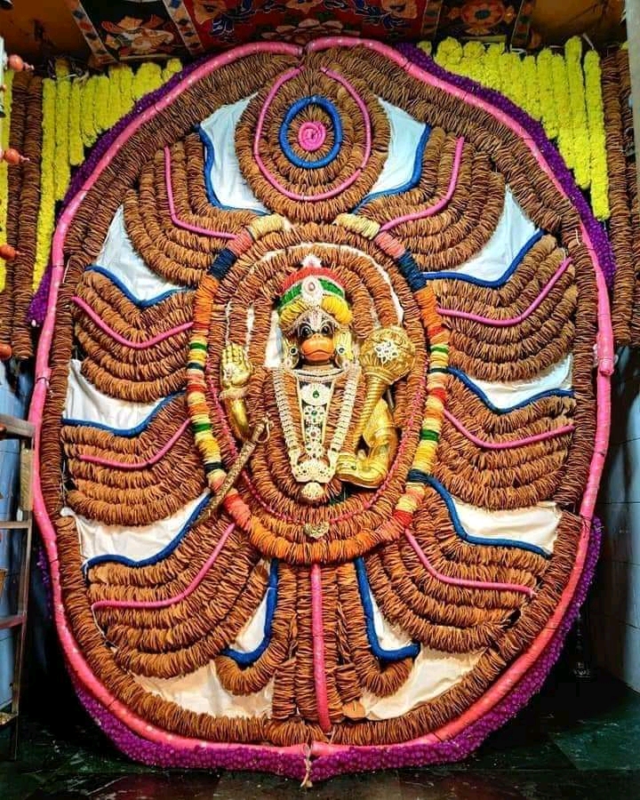 Saakshatv astrology jeevanadalli viparitha kastaviddare anjaneya swamige harake