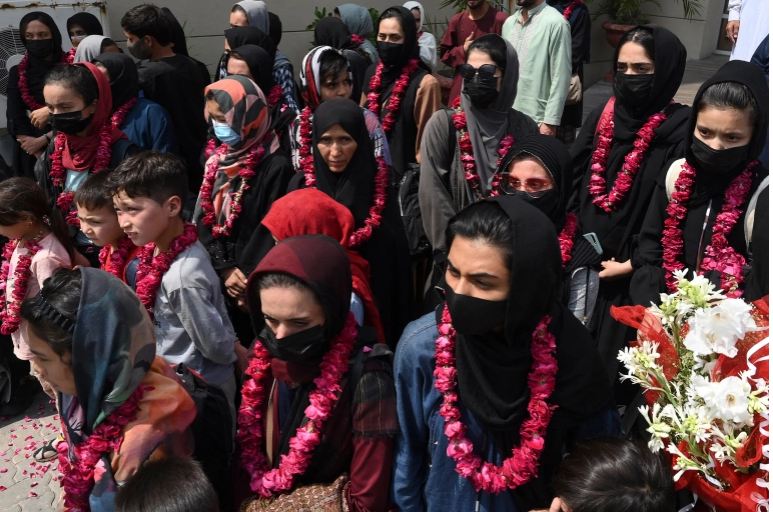 ತಾಲಿಬಾನ್ ರಾಕ್ಷಸರಿಂದ ಜೀವ ಭಯ – ಪಾಕ್ ನಲ್ಲಿ ಆಶ್ರಯ ಪಡೆದ ಅಫ್ಗಾನ್ ಫುಟ್ ಬಾಲ್ ಆಟಗಾರ್ತಿಯರು