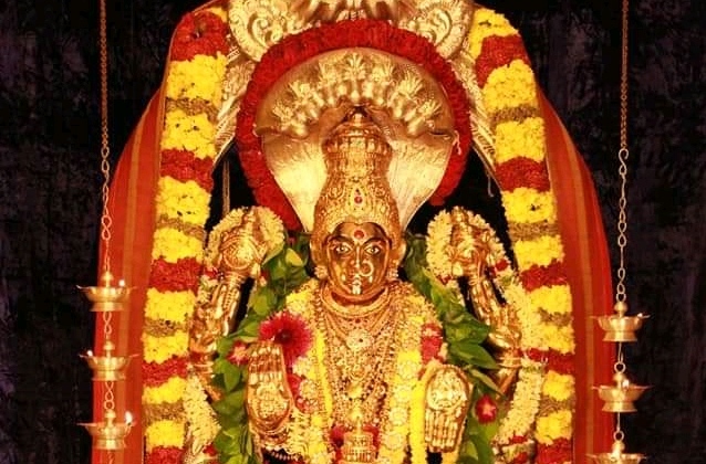 ಲಕ್ಷ್ಮಿ ಪೂಜೆ ವಿಶೇಷ: ಈ ಮಂತ್ರಗಳಿಂದ ಯಶಸ್ಸು ಸಿದ್ಧಿ..! ಕಾರ್ಯಸಿದ್ದಿ ಮಂತ್ರದಿಂದಾಗುವ ಪ್ರಯೋಜನವೇನು ಗೊತ್ತೇ..?