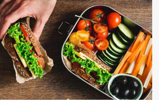 ಯಾವುದೇ ಹೊತ್ತಿನ ಊಟವನ್ನ ತಪ್ಪಿಸಬಾರದು..! ಆರೋಗ್ಯಕರ ರೀತಿಯಲ್ಲಿ  ತೂಕ ನಷ್ಟಕ್ಕೆ  ಸಲಹೆಗಳು..!