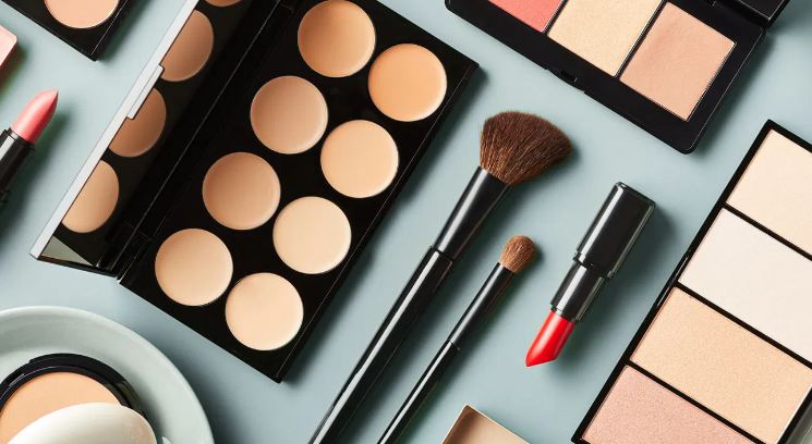 ಮೇಕಪ್ ಇಲ್ದೇ ಹೆಂಡತಿ ಮುಖ ನೋಡಲಾಗ್ತಿಲ್ಲ : ಡಿವೋರ್ಸ್ ಕೋರಿದ ಪತಿ