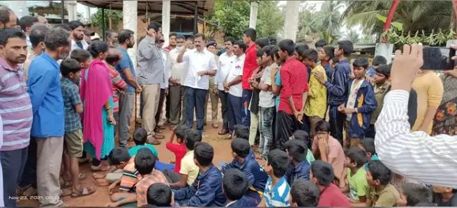 ಮುಖ್ಯ ಶಿಕ್ಷಕರಿಂದ ಕಿರುಕುಳ ಆರೋಪ – ಶಾಲಾ ಮಕ್ಕಳಿಂದ ಪ್ರತಿಭಟನೆ