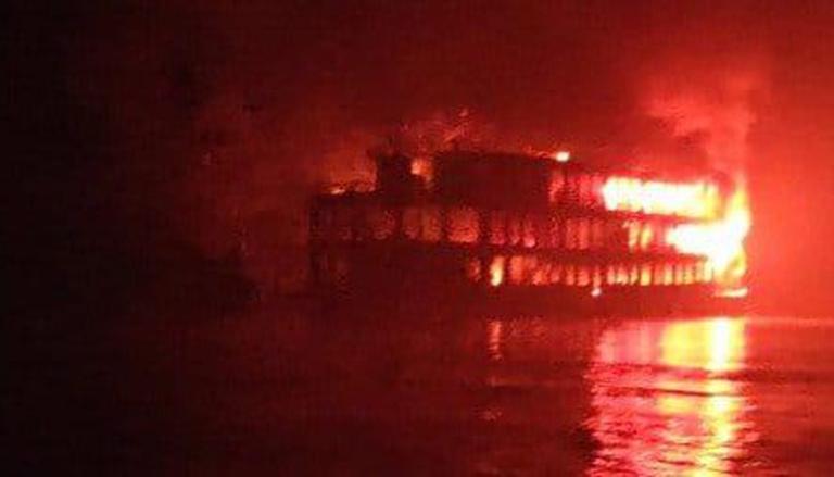 ನದಿಯ ಮಧ್ಯಭಾಗದಲ್ಲಿದ್ದ ದೋಣಿಗೆ ಬೆಂಕಿ – 32 ಜನ ಸಾವು….