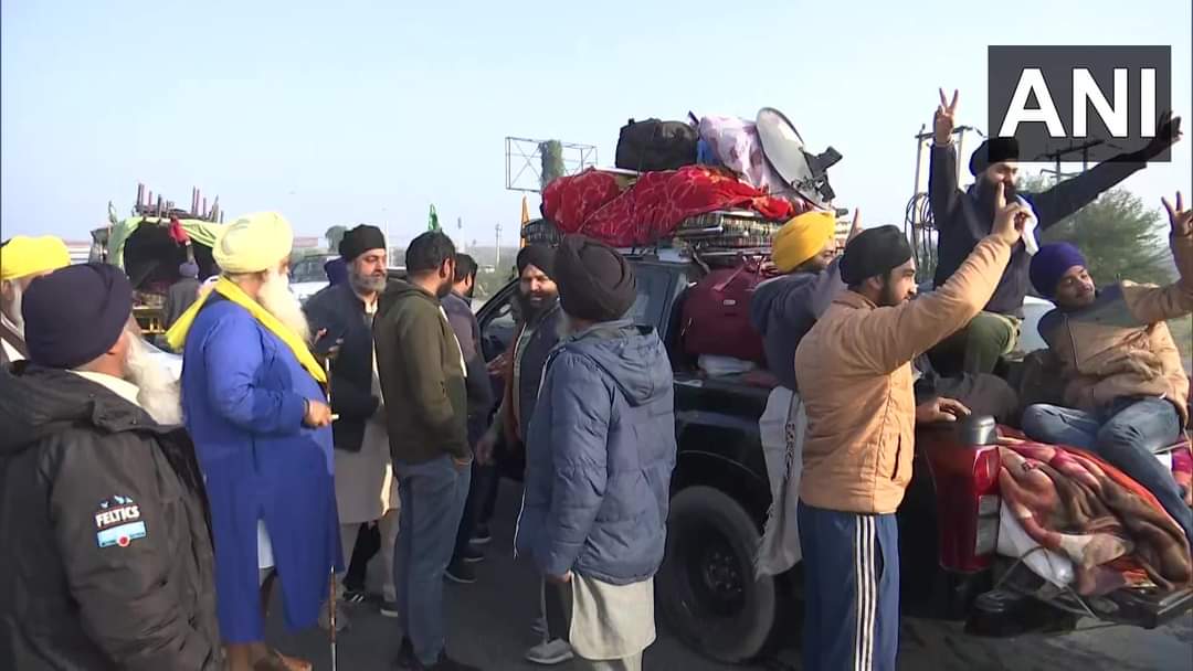 ಯಶ್ವಸ್ವಿಯಾಗಿ ಮುಗಿದ ರೈತ ಪ್ರತಿಭಟನೆ, ದೆಹಲಿ ಗಡಿಯಲ್ಲಿ ಟೆಂಟ್ ತೆರವು……