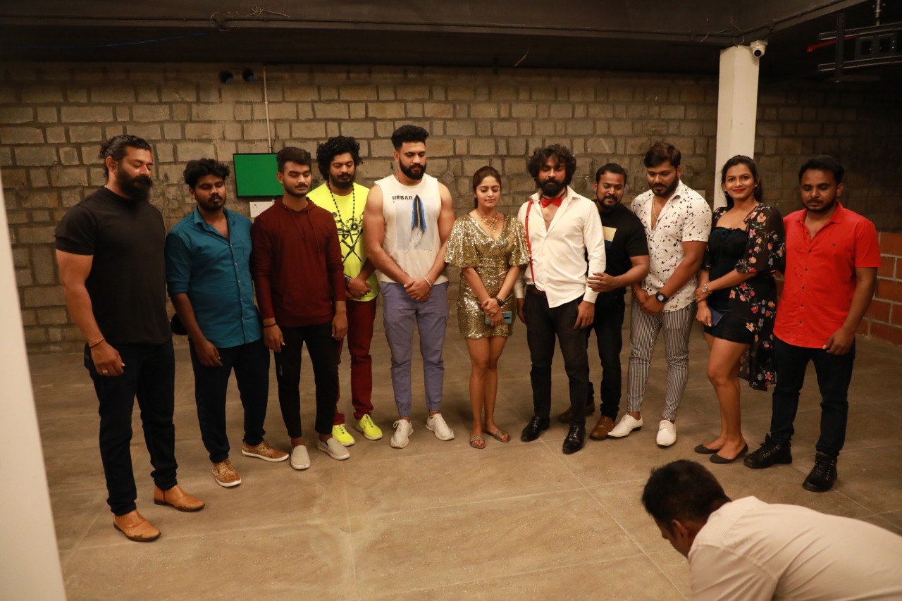 ರಿಲೀಸ್ ಆಯ್ತು ‘ರೂಮ್ ಬಾಯ್’ ಸಿನಿಮಾ ಟೀಸರ್.. ಯುವ ಪ್ರತಿಭೆಗಳ ಕನಸಿಗೆ ಸಾಥ್ ಕೊಟ್ಟ ಡಾಲಿ ಧನಂಜಯ್!