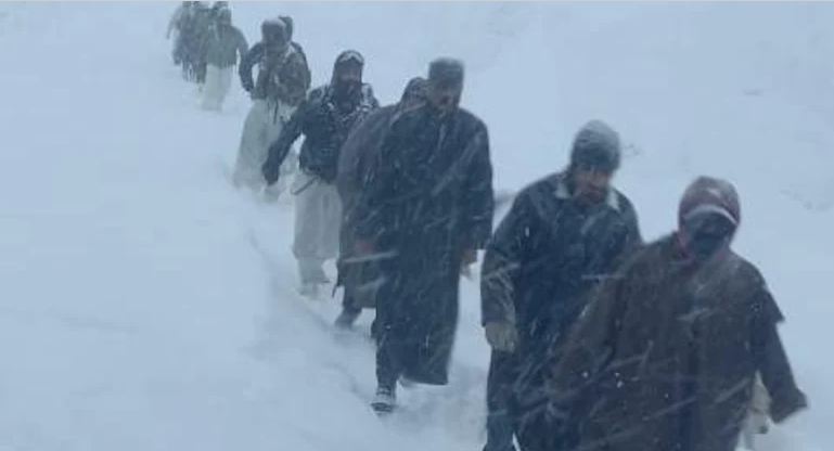 ಹಿಮಪಾತದಲ್ಲಿ ಸಿಲುಕಿದ್ದ 30 ನಾಗರೀಕರನ್ನ ರಕ್ಷಿಸಿದ  ಭಾರತೀಯ ಸೇನೆ..
