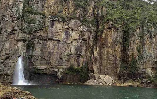 Cliff collapses on Boaters In Brazil Lake 7 tourists killed saakshatv