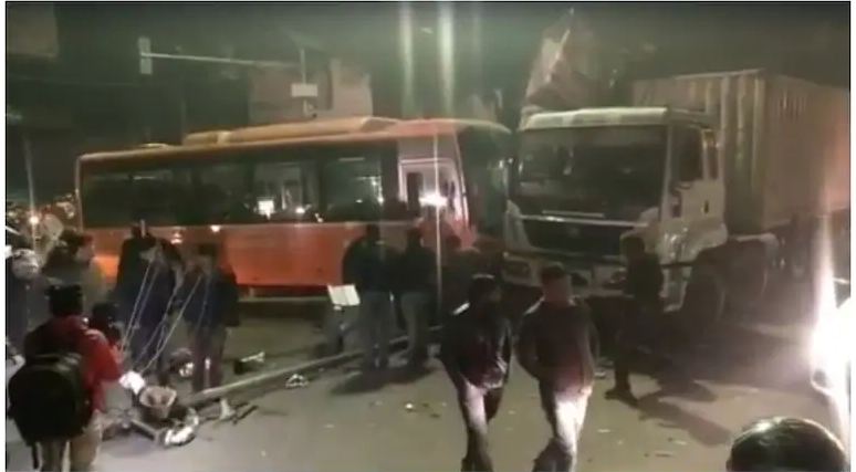 National – ಕಾನ್ಪುರದಲ್ಲಿ ಬಸ್ ಸರಣಿ ಅಪಘಾತ 6 ಮಂದಿ ಸಾವು 12 ಮಂದಿಗೆ ಗಾಯ