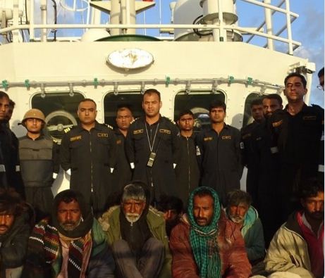 indian-coast-guard-ship-apprehended-a-pakistani-boat saaksha tv