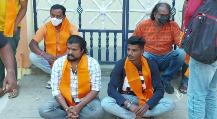 Hijab controvercy : ಬೆಂಗಳೂರಿನ ವಿದ್ಯಸಾಗರ್ ಸ್ಕೂಲ್ ಸ್ಥಳಕ್ಕೆ ಹಿಂದೂ ಪರ ಸಂಘಟನೆ ಕಾರ್ಯಕರ್ತರು ಬೇಟಿ