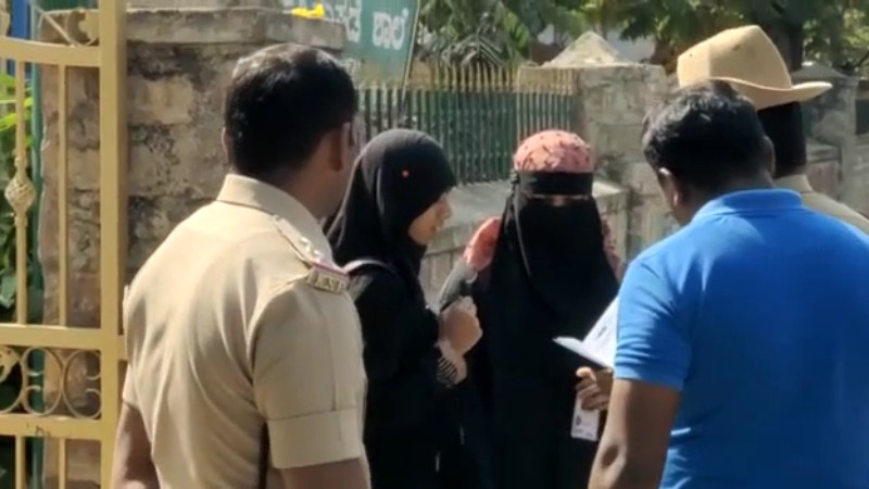 FIR Enrollment on Hijab-wearing Students Saaksha Tv