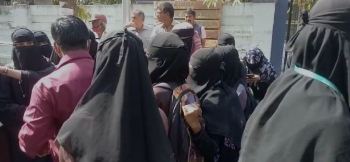 Hijab COntrovercy : ಶಿವಮೊಗ್ಗದಲ್ಲಿ ಹಿಜಾಬ್  ಹೈಡ್ರಾಮಾ