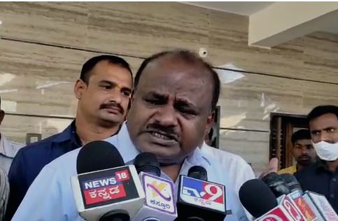 Hijab Controvercy  : ಬಿಜೆಪಿ ನಾಯಕರು ಅವರ ಮಕ್ಕಳಿಗೆ ಕೇಸರಿ ಶಾಲು ಹಾಕಿಸಿ ಹೋರಾಟ ಮಾಡಿಸುತ್ತಿದ್ದಾರಾ..?? : ಕುಮಾರಸ್ವಾಮಿ