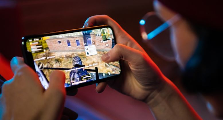 PUB G : ಪಬ್ ಜಿ ಆಡಲು ಹೊಸ ಮೊಬೈಲ್ ಕೊಡಿಸದಕ್ಕೆ ಪ್ರಾಣ ಬಿಟ್ಟ ಯುವತಿ