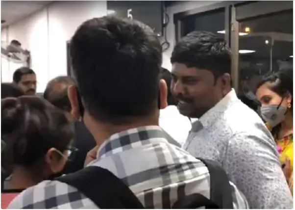 ಸ್ಪೈಸ್ ಜೆಟ್ ವಿಮಾನ ನಿರ್ಗಮನ ವಿಳಂಬ –  ನಿಲ್ದಾಣದಲ್ಲಿ ದಂಗೆ ಎದ್ದ ಪ್ರಯಾಣಿಕರು…