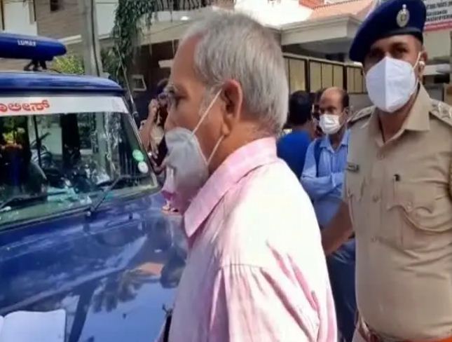 A OLD MAN TRIED TO DRINK POISON IN FRONT OF CM BOMMAI saaksha tv