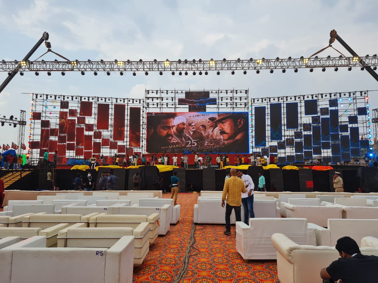 RRR ಪ್ರೀ ರಿಲೀಸ್ ಈವೆಂಟ್ ಗೆ ಕ್ಷಣಗಣನೆ – ಸಿ ಎಂ, ಶಿವರಾಜ್ ಕುಮಾರ್ ಭಾಗಿ