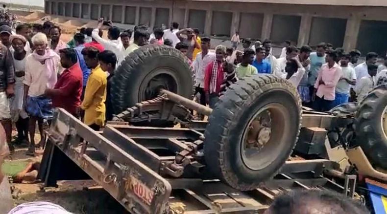 ಟ್ರ್ಯಾಕ್ಟರ್ ಪಲ್ಟಿ: ನಿಶ್ಚಿತಾರ್ಥಕ್ಕೆ ಹೊರಟಿದ್ದ ನಾಲ್ವರ ಸಾವು, ಹಲವರಿಗೆ ಗಾಯ