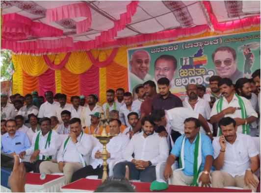 nikhil kumaraswamy praises h d Kumaraswamy saaksha tv