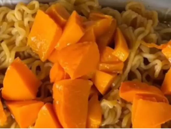 Mango Maggie : ನೂಡಲ್, ಮ್ಯಾಗಿ, ಮಾವಿನಹಣ್ಣಿನ ವಿಲಕ್ಷಣ ಸಂಯೋಜನೆ