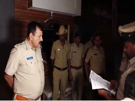 ಮಂಡ್ಯದಲ್ಲಿ ರಾತ್ರೋ ರಾತ್ರಿ ರೌಡಿಶೀಟರ್ ಮನೆಗಳ ಮೇಲೆ ದಾಳಿ….!!!