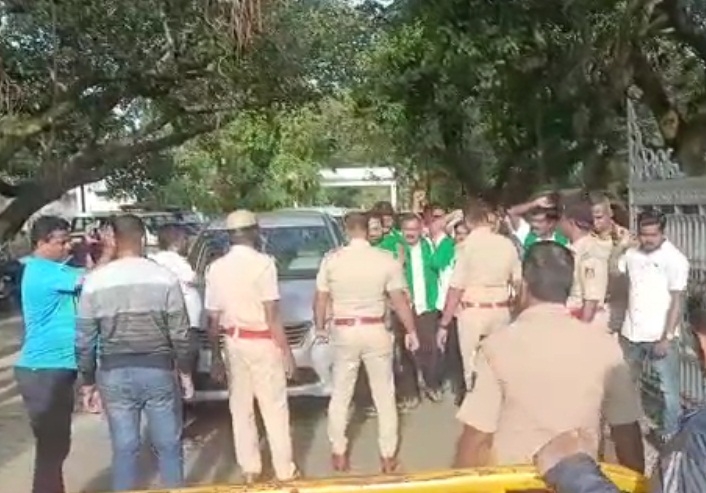 ಮೋದಿ ಅವರನ್ನ ಮುತ್ತಿಗೆ ಹಾಕಲು ಹೊರಟಿದ್ದ ಕೈ ಕಾರ್ಯಕರ್ತರು ವಶಕ್ಕೆ