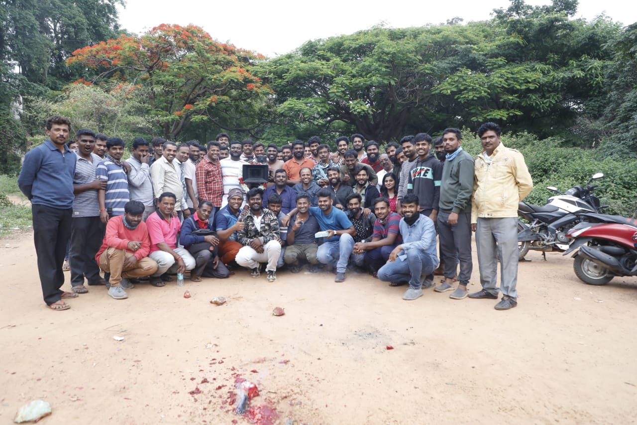 Sandalwood : ಪ್ರಮೋದ್ ನಟನೆಯ ‘ಬಾಂಡ್ ರವಿ’ ಸಿನಿಮಾದ ಶೂಟಿಂಗ್ ಕಂಪ್ಲೀಟ್..ಕುಂಬಳಕಾಯಿ ಹೊಡೆದ ಚಿತ್ರತಂಡ