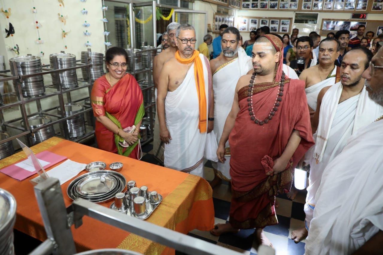 ಅದಮ್ಯ ಚೇತನ ಸಂಸ್ಥೆಯ ಶೂನ್ಯ ತ್ಯಾಜ್ಯ ಅಡುಗೆ ಮನೆಗೆ ಶ್ರೀ ವಿಧುಶೇಖರ ಭಾರತೀ ಮಹಾಸ್ವಾಮಿಗಳು ಭೇಟಿ