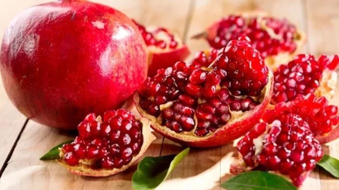 ಜೀರ್ಣಕ್ರೀಯೆ, ರಕ್ತಹೀನತೆಯಂಥಹ ಅನೇಕ ಸಮಸ್ಯೆಗಳಿಗೆ ಸೇವಿಸಿ ದಾಳಿಂಬೆ…