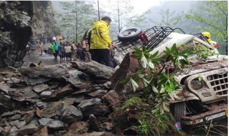 Uttarakhand : ಕೇದಾರನಾಥದಲ್ಲಿ ಭೂಕುಸಿತ : ಓರ್ವ ಮಹಿಳೆ ಸಾವು , ಐವರಿಗೆ ಗಾಯ