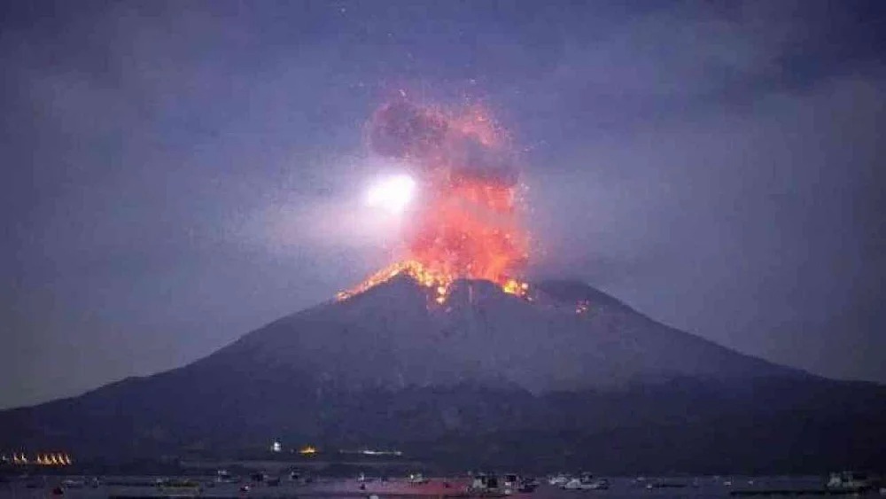 Japan volcano: ಜಪಾನ್‌ನ ಕಗೋಶಿಮಾದಲ್ಲಿ ಸಕುರಾಜಿಮಾ ಜ್ವಾಲಾಮುಖಿ ಸ್ಪೋಟ…