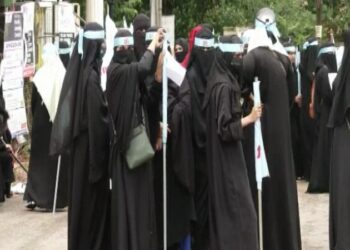 Hijab war : ಹಿಜಾಬ್ ಗೆ ಅವಕಾಶ ಸಿಗದ ಕಾಲೇಜಿನಿಂದ ಟಿ ಸಿ ಪಡೆದ ವಿದ್ಯಾರ್ಥಿನಿಯರು…