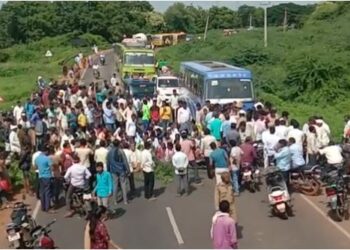 Bagalakote The people of Siegikeri protest for space for the cemetery saaksha tv