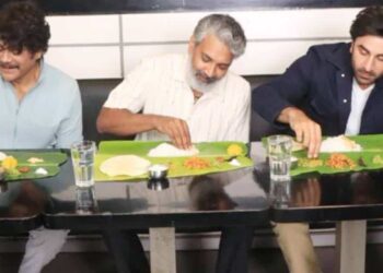 Brahmastra: ಬಾಳೆ ಎಲೆಯಲ್ಲಿ ನಾಗಾರ್ಜುನ, ರಣಬೀರ್, ರಾಜಮೌಳಿ  ಊಟ – ರಣಬೀರ್ ಗೆ ಟೀಕೆ…