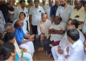 Mangalore H D Kumaraswamy visits Praveen Nettaru's house