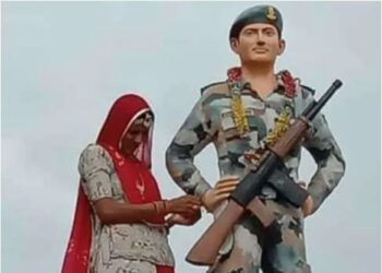 Woman ties a rakhi on brother’s statue in Rajasthan saaksha tv