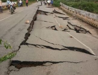 Tumkur - Heavy rain overnight - collapsed bridge saaksha tv