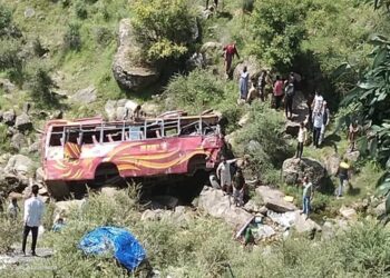 Jammu and Kashmi: 24 ಗಂಟೆಗಳಲ್ಲಿ ಎರಡನೇ ಅಫಘಾತ – ರಜೌರಿಯಲ್ಲಿ ಕಂದಕಕ್ಕೆ ಬಿದ್ದ ಬಸ್..