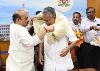  Pinarayi vijayan:  ಸಿಎಂ ಬೊಮ್ಮಾಯಿಯವರನ್ನ  ಭೇಟಿ ಮಾಡಿದ ಕೇರಳ ಸಿಎಂ – ಹಲವು ವಿಷಯಗಳ ಕುರಿತು ಚರ್ಚೆ..