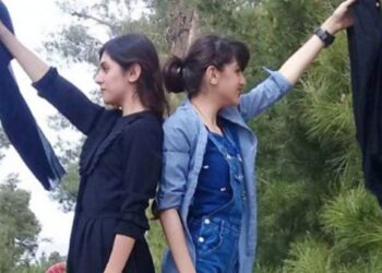 Hijab Controversy in Iran: ಇರಾನ್ ಅಲ್ಲಿ ಕಾಳ್ಗಿಚ್ಚಿನಂತೆ ಹಬ್ಬಿದ  ಹಿಜಾಬ್ ವಿವಾದ…  