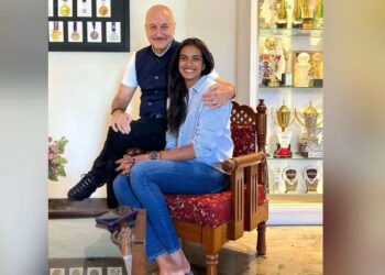 Anupam Kher: P V ಸಿಂಧು ಮನೆಗೆ ಬೇಟಿ ನೀಡಿದ ಅನುಪಮ್ ಖೇರ್ –  ಟೋಫ್ರಿಗಳನ್ನ ನೋಡಿ  ಅಚ್ಚರಿ