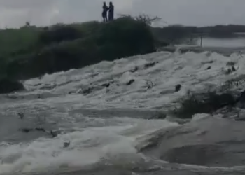 Chitradurga Belagere lake has collapsed due to heavy rain