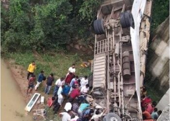 Jharkhand 7 people-killed-many-hurt-as-bus-falls-into-river saaksha tv