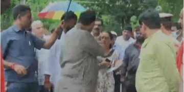 congress-mla aravinda limbavali insulted the woman at bangaluru